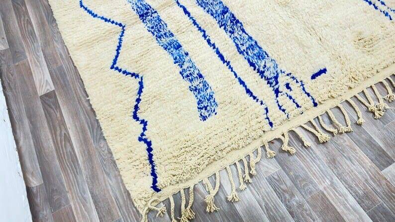 Handwoven natural wool rug, size 150/250 cm.