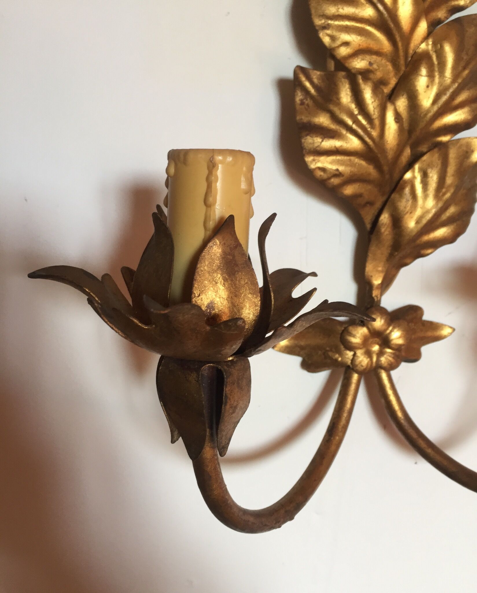 Wall lamp golden leaves