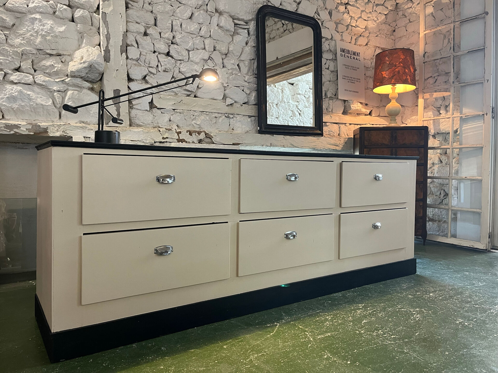 Shop counter