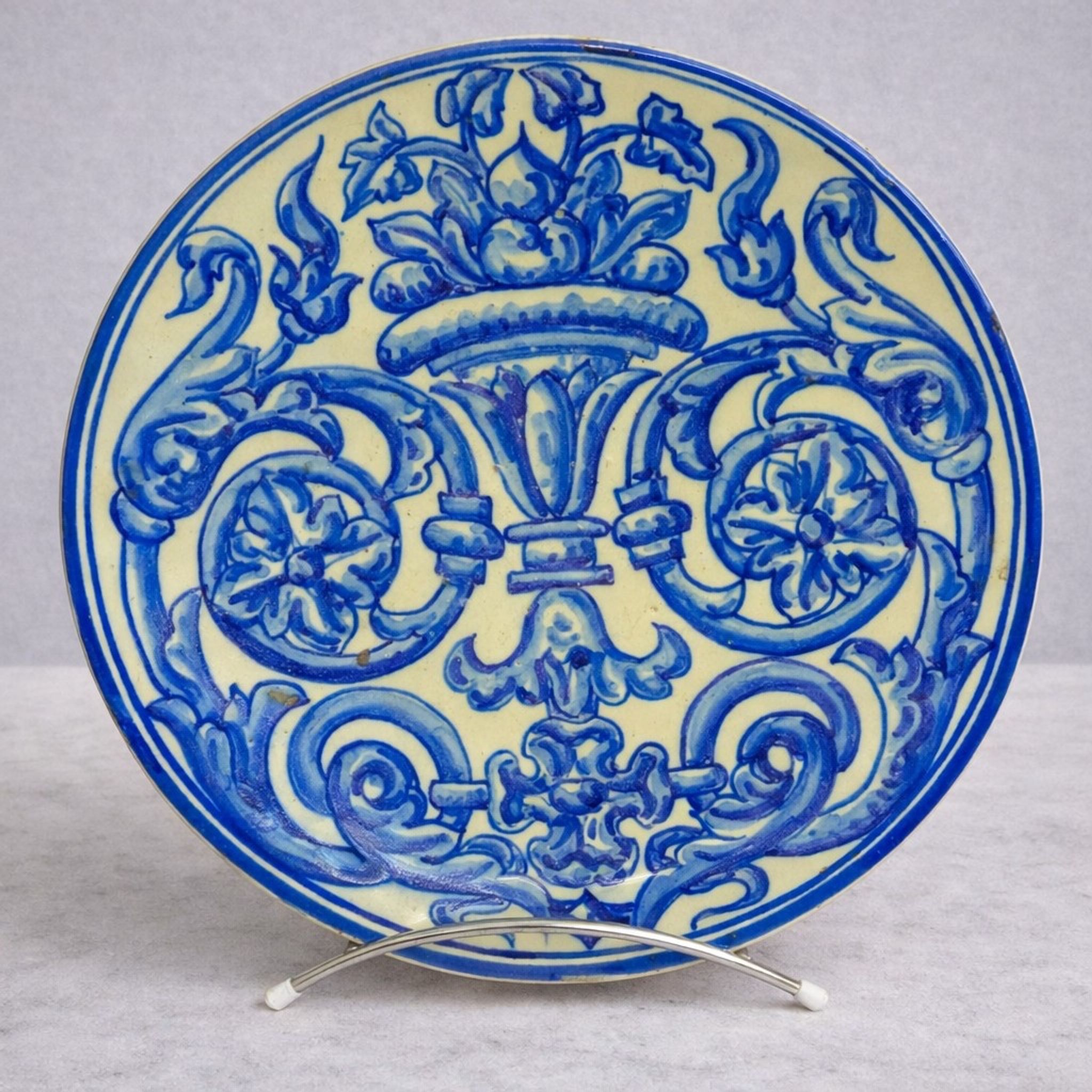 Assiette en faïence espagnole à décor bleu – XIXe siècle