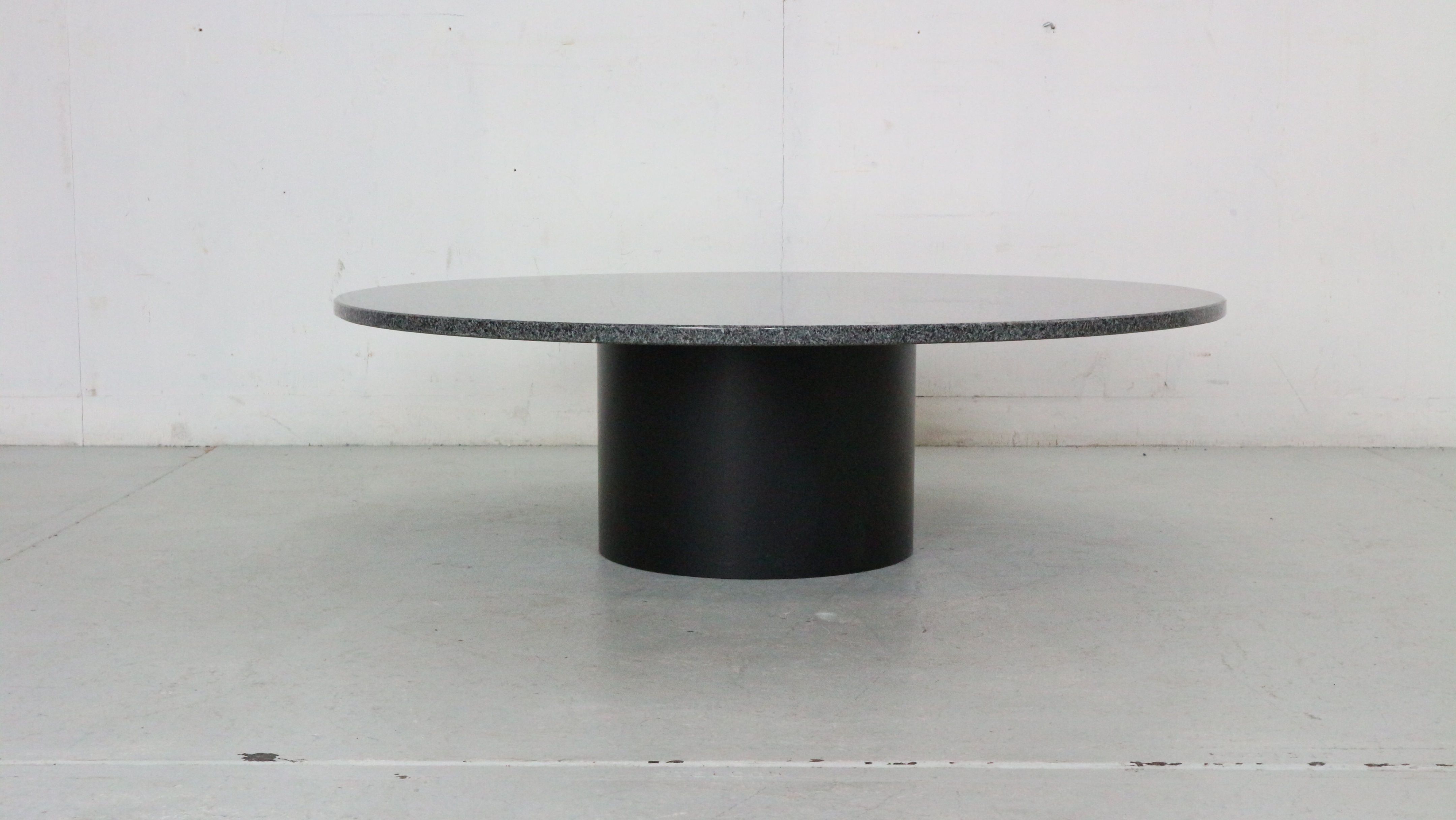 Mid-century  granite stone round coffee table, 1970's italy