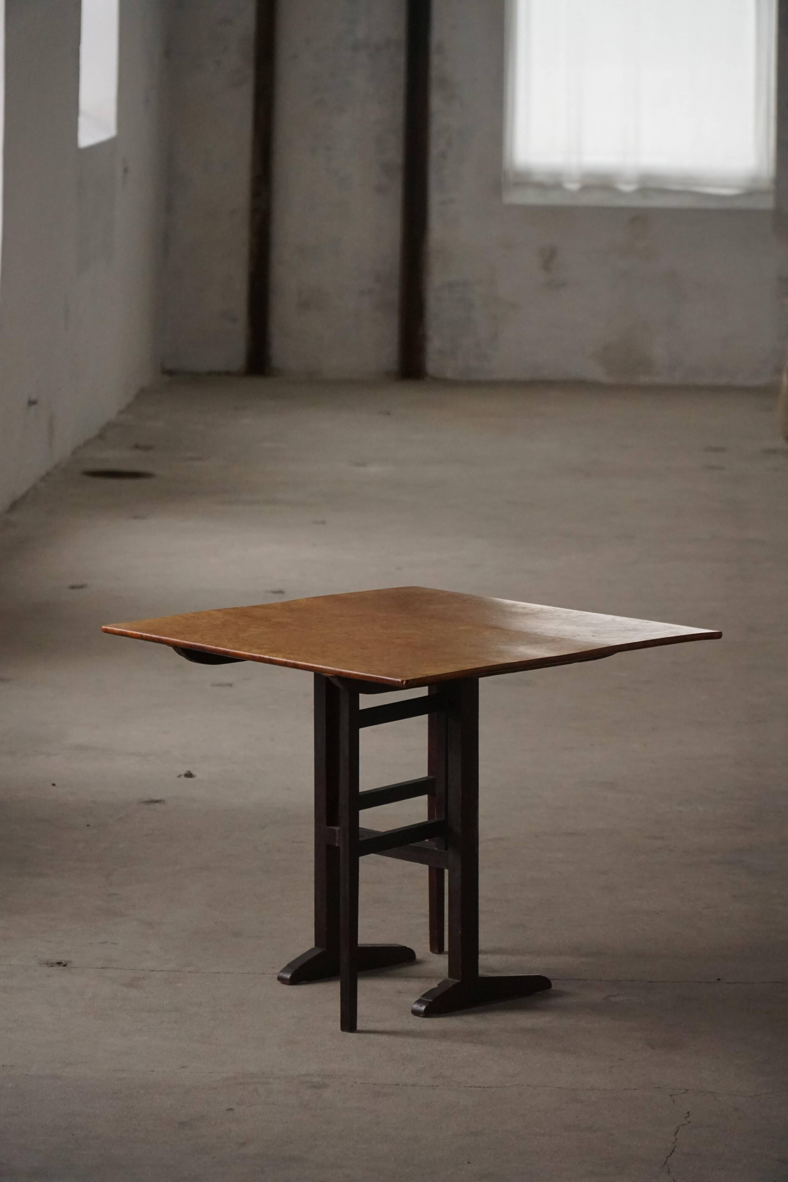 Antique Swedish table with a tilting top from the early 19th century in birch, 1800-1850s.