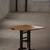 Antique Swedish table with a tilting top from the early 19th century in birch, 1800-1850s.