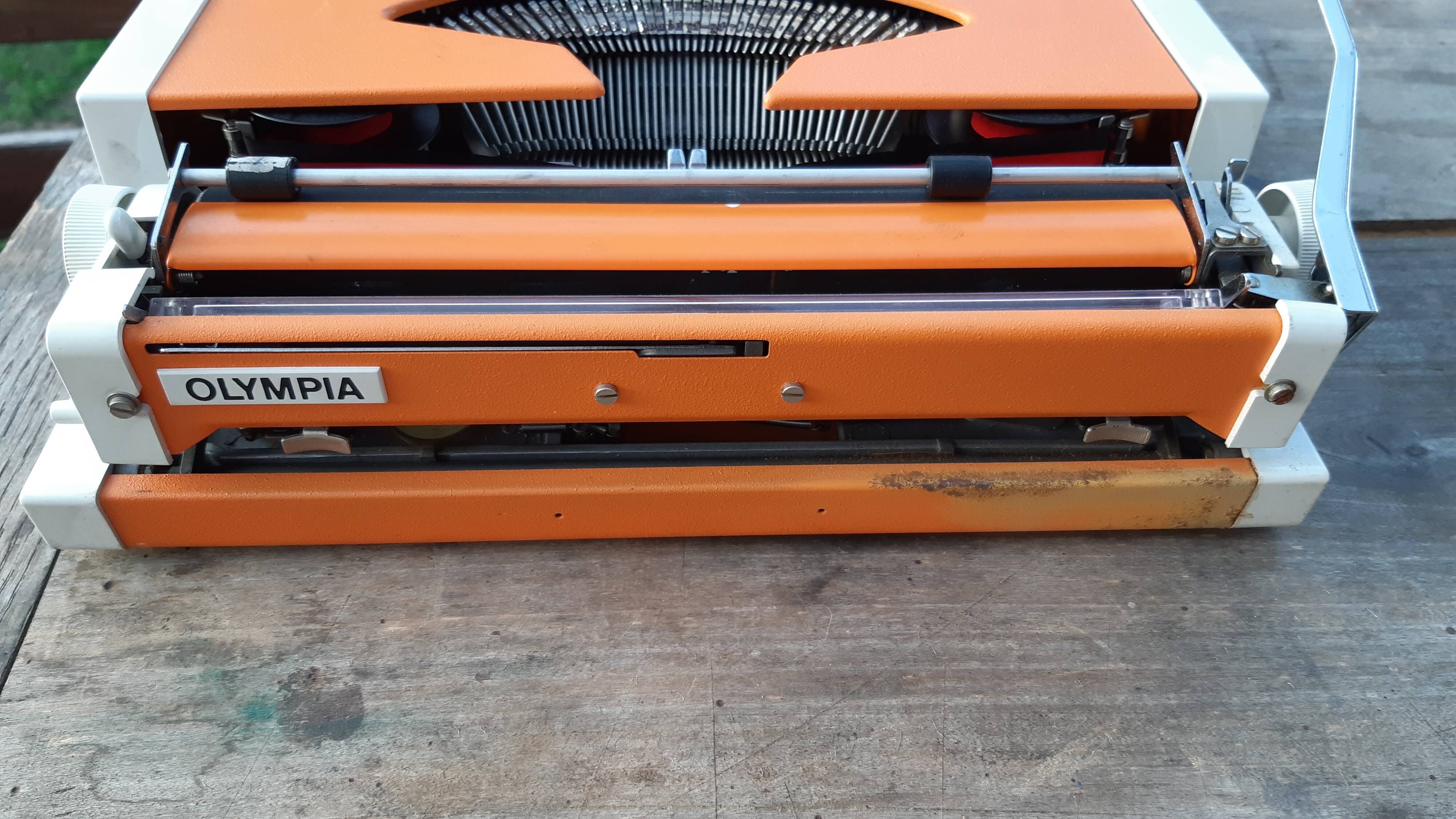 Luxury Olympia traveller typewriter