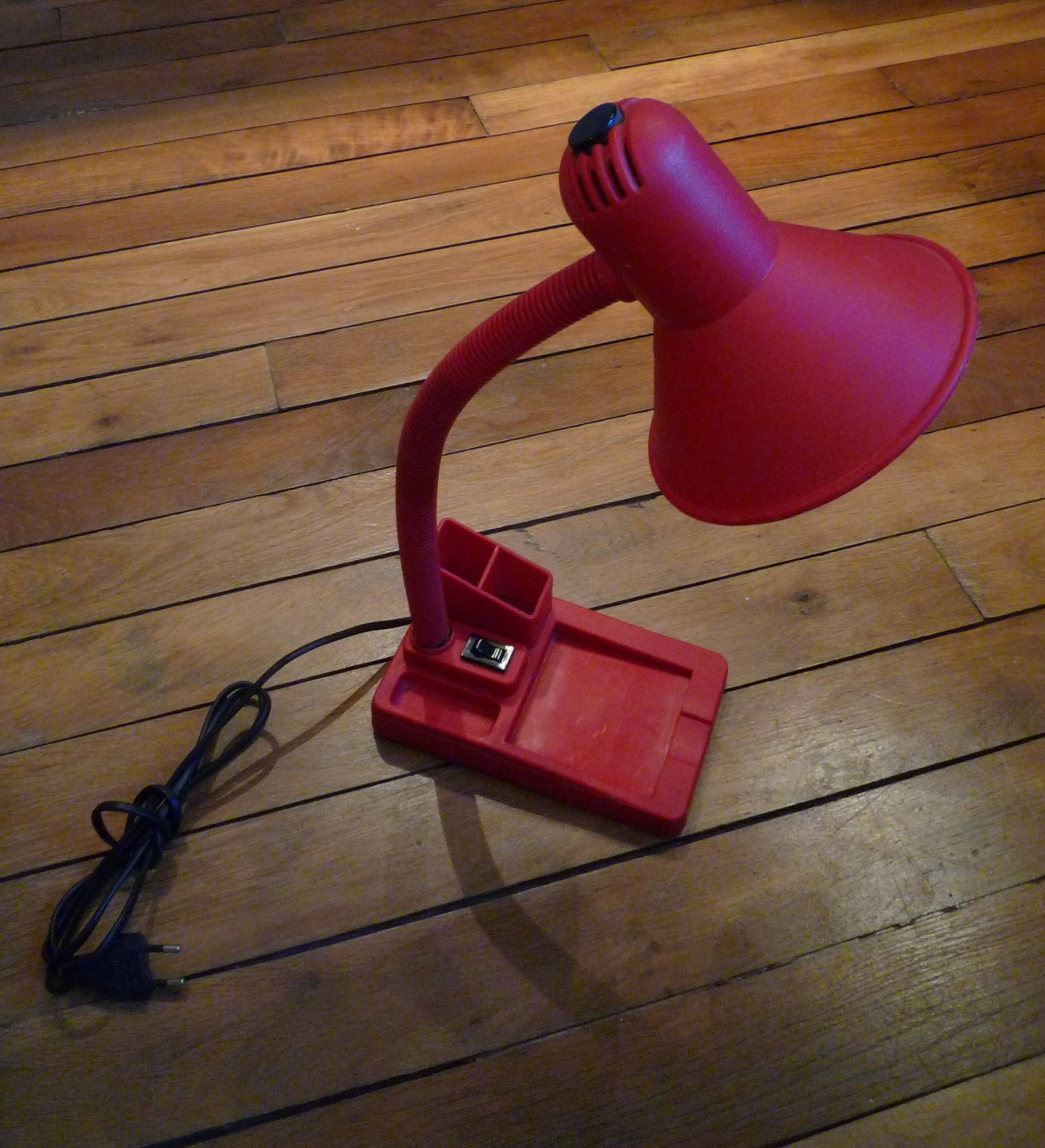 Lampe du bureau porte crayons rouge IMQ vintage italien 80s
