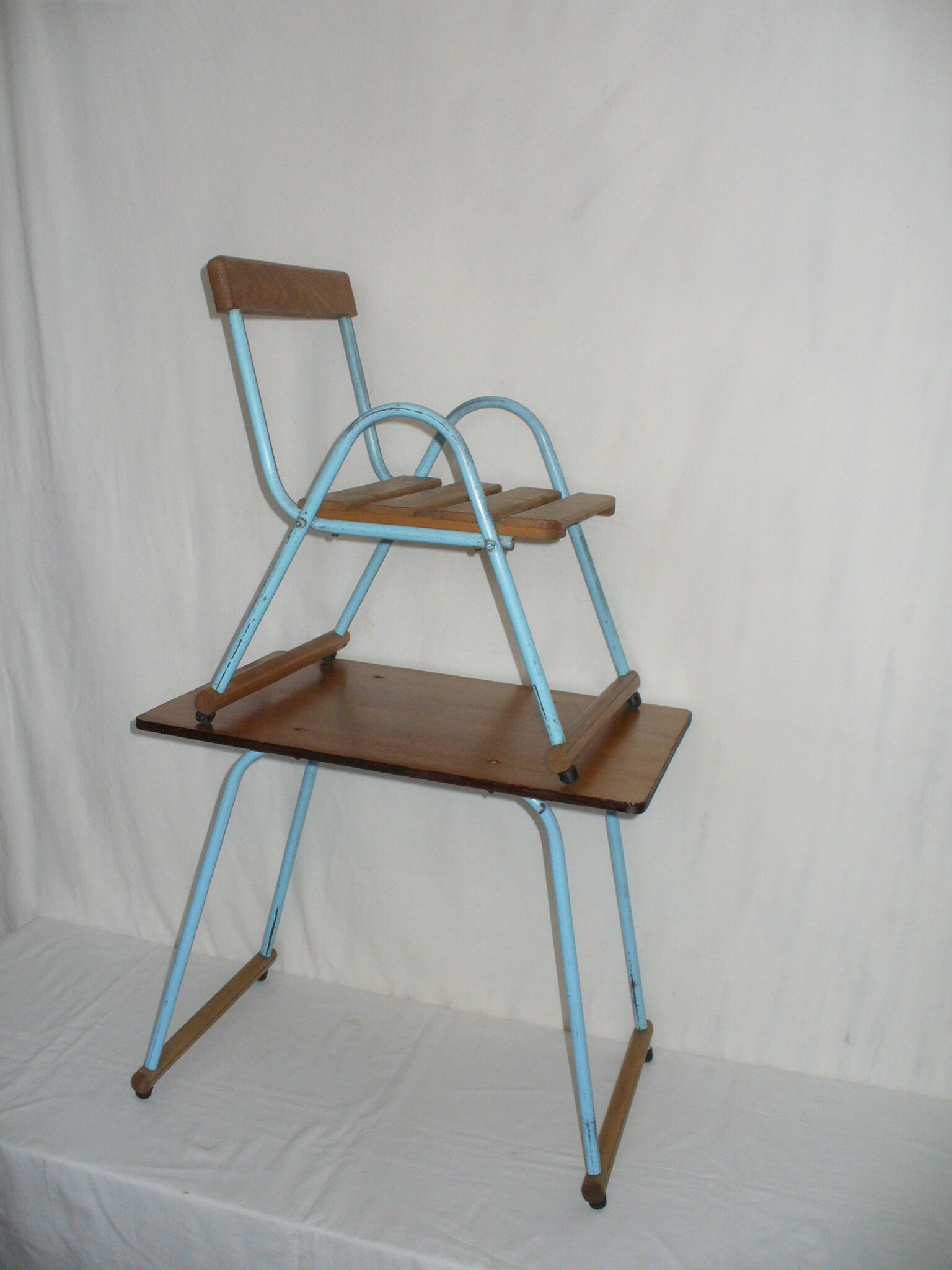 Table and chair child of the 50s