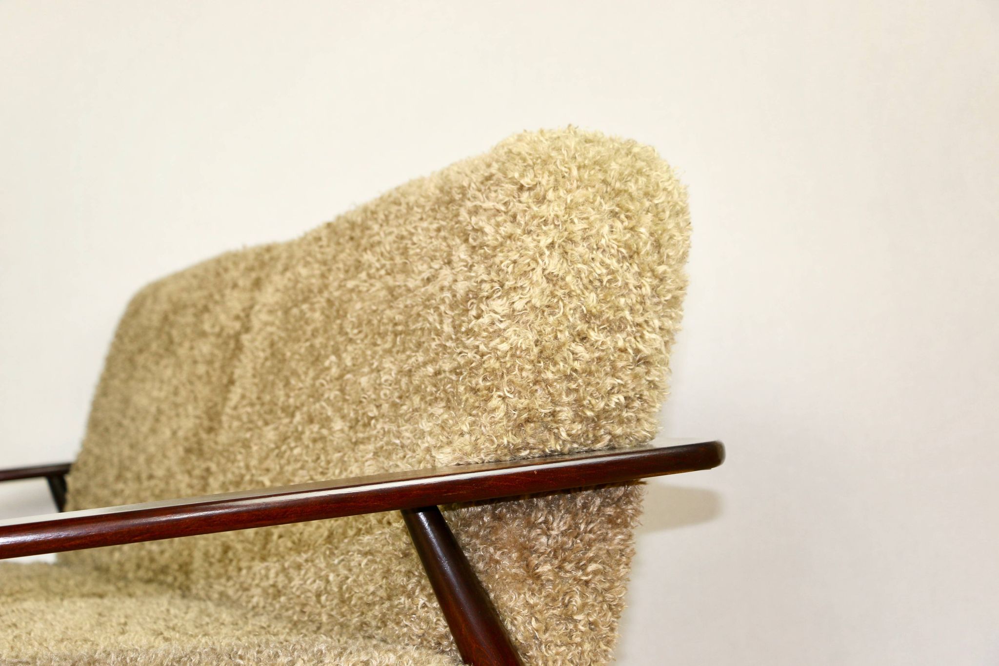 Beautiful vintage three-seater sofa from the 80s with removable cushions - long pile khaki, dark beige