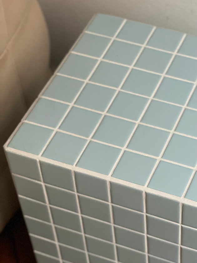 Column - sky blue/white