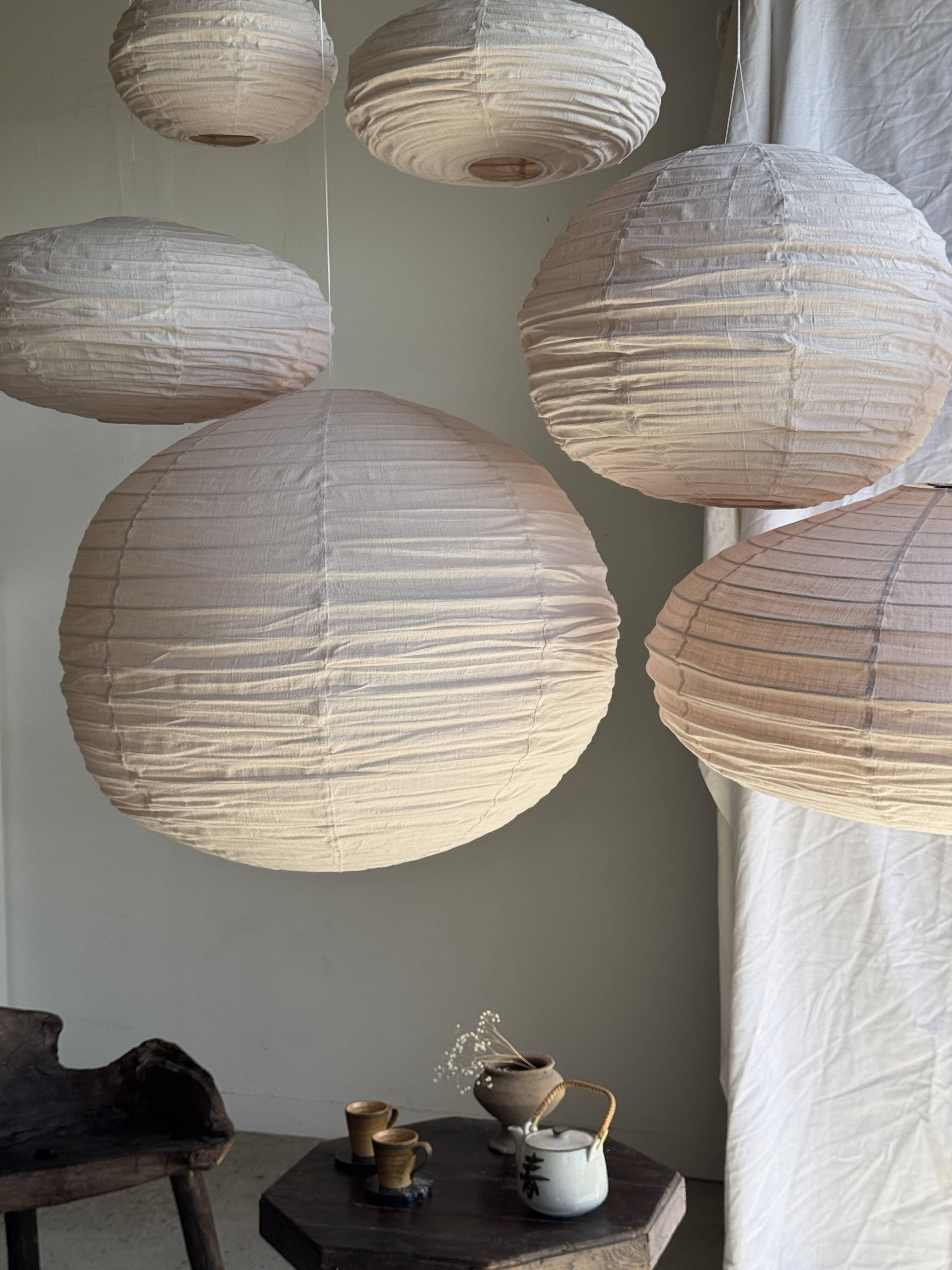 Small round pink rattan and natural linen Japanese-style pendant light D30