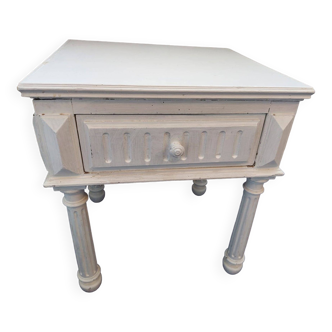 Table basse ou de nuit en bois peinte en blanc avec pieds colonnades et un tiroir