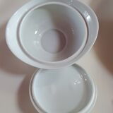 Tableware service of 14 pieces in white Limoges procelaine with patterns and golden edging