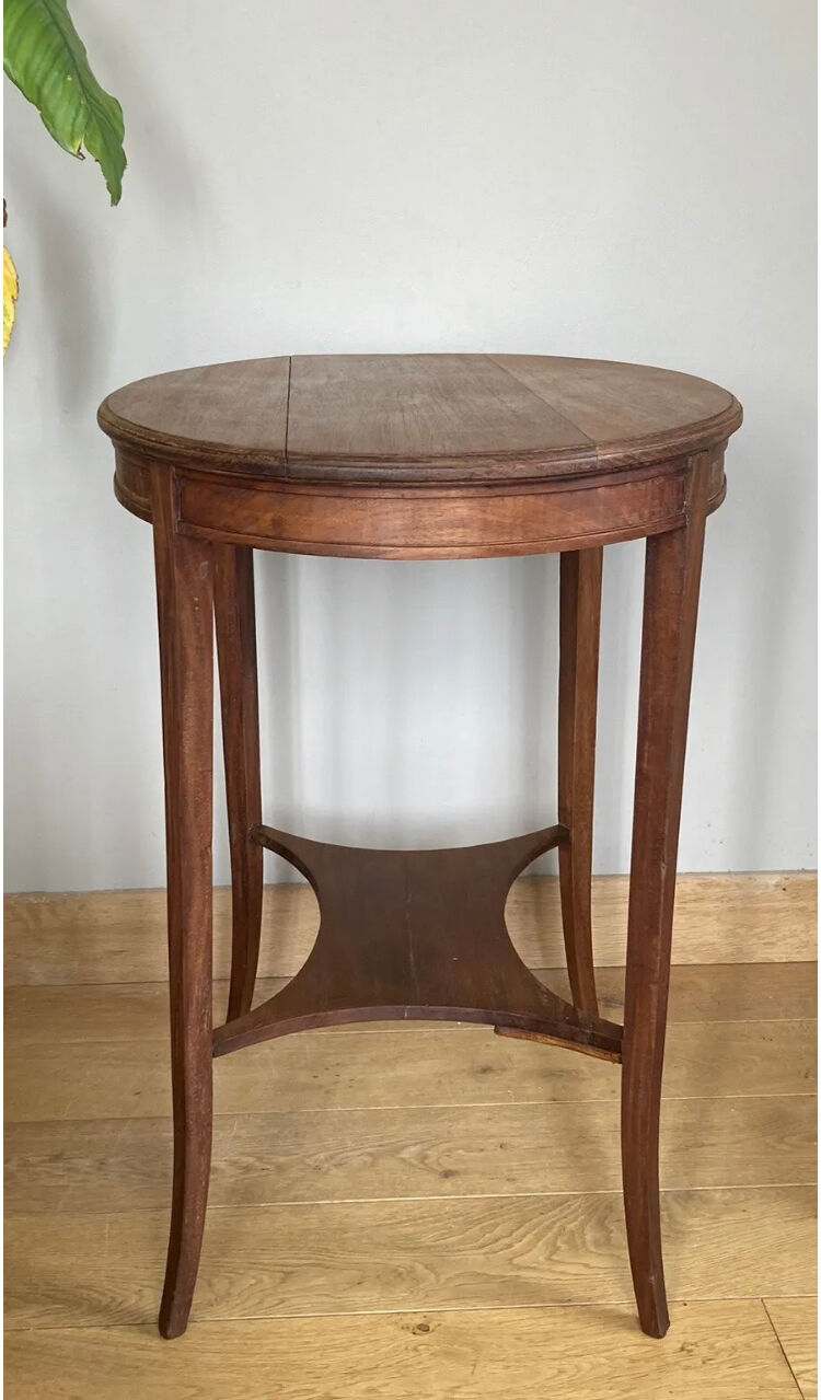 Oval Art Deco pedestal table in oak early twentieth century