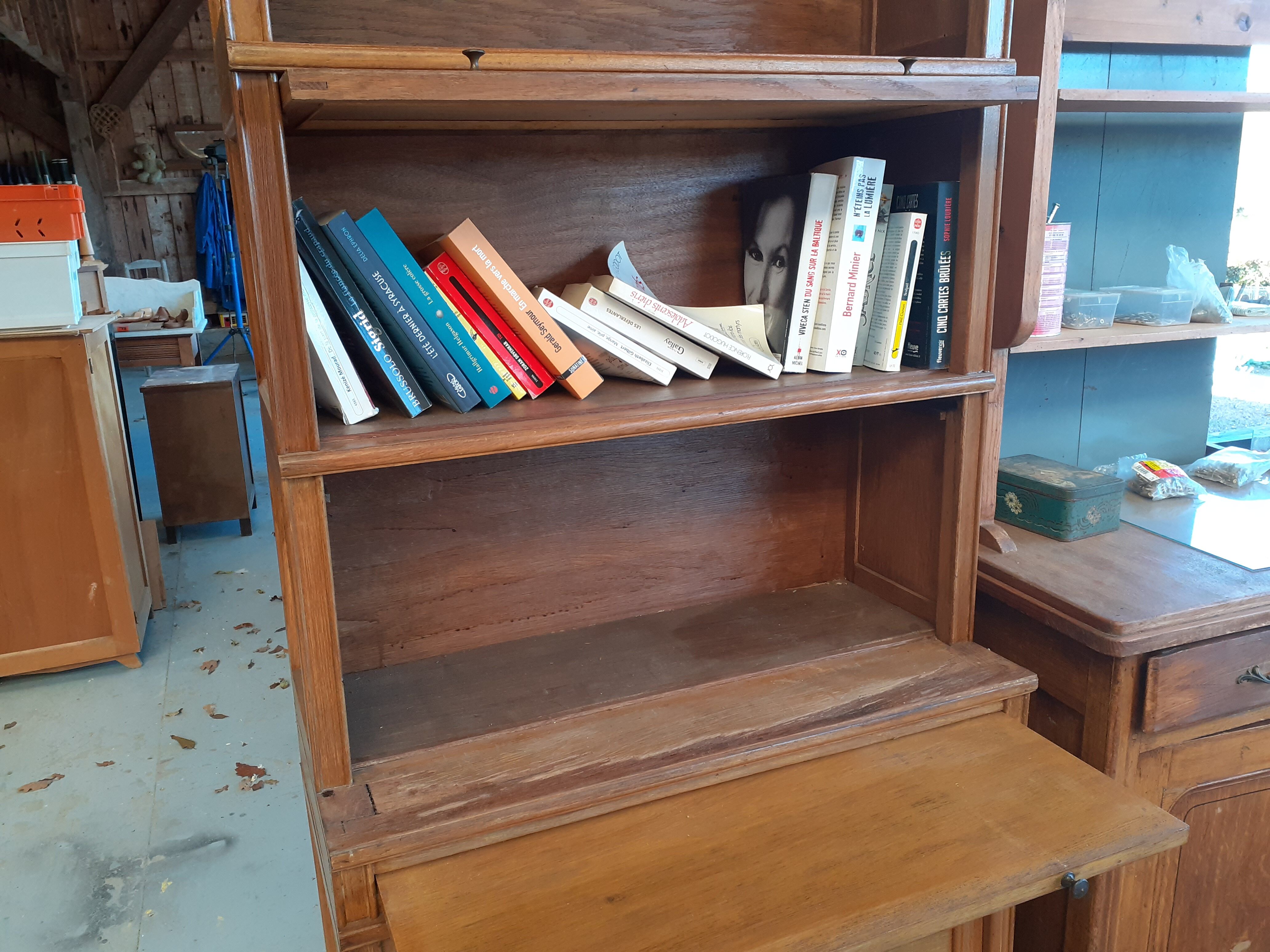 MD bookcase