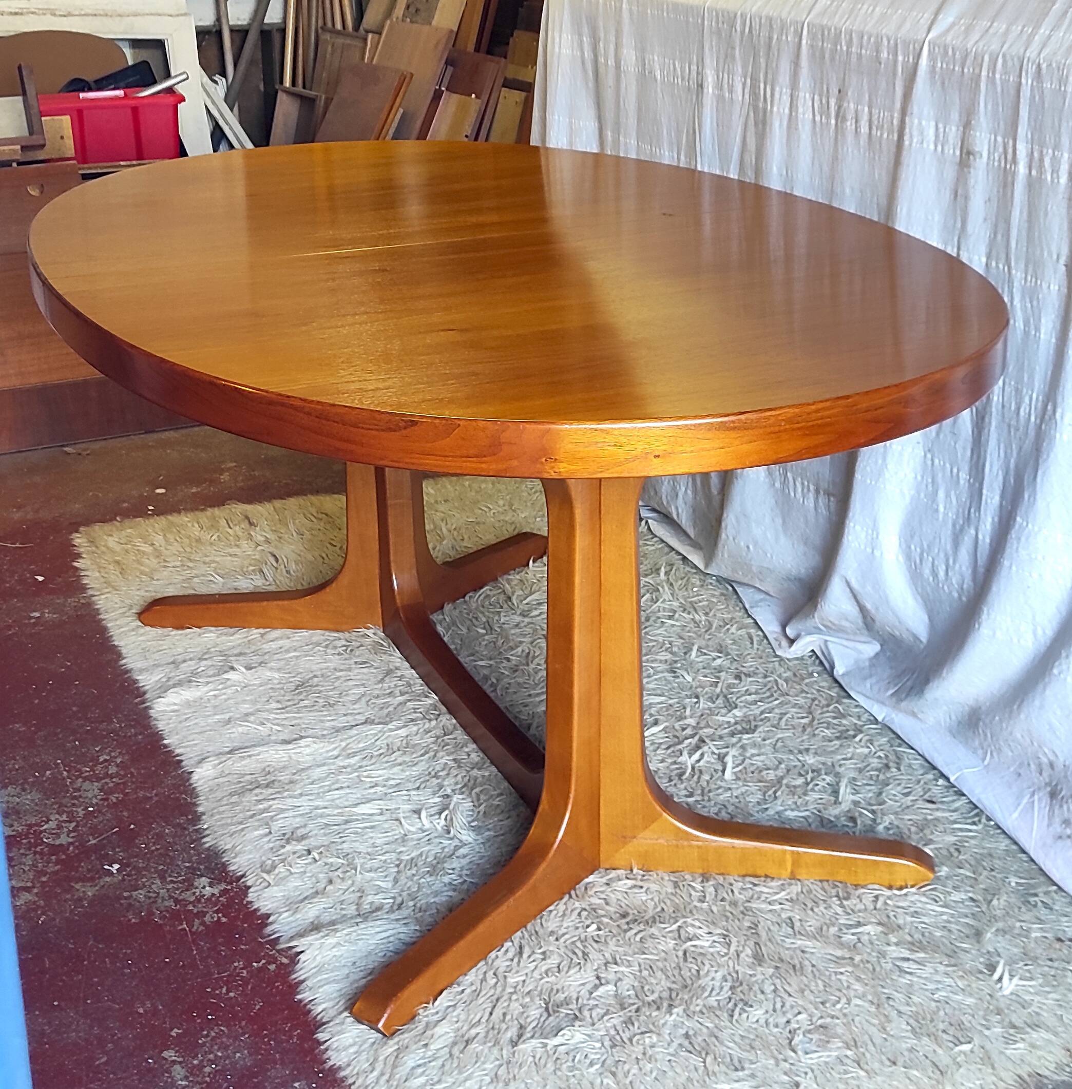 Table à manger ovale en teck - années 60/70