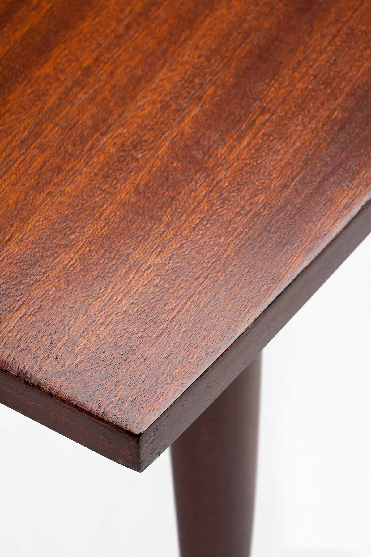 Coffee table with an openwork shelf