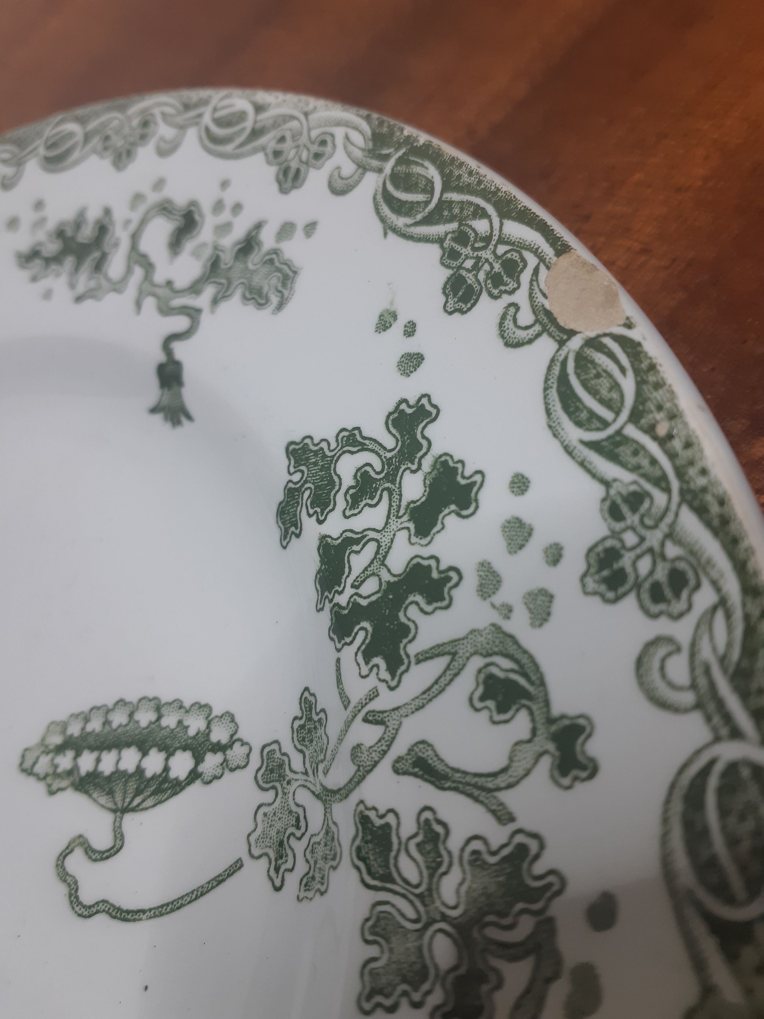 Flat plate in faience of Saint Amand and Hamage, Iron earth, Modern Style, green color