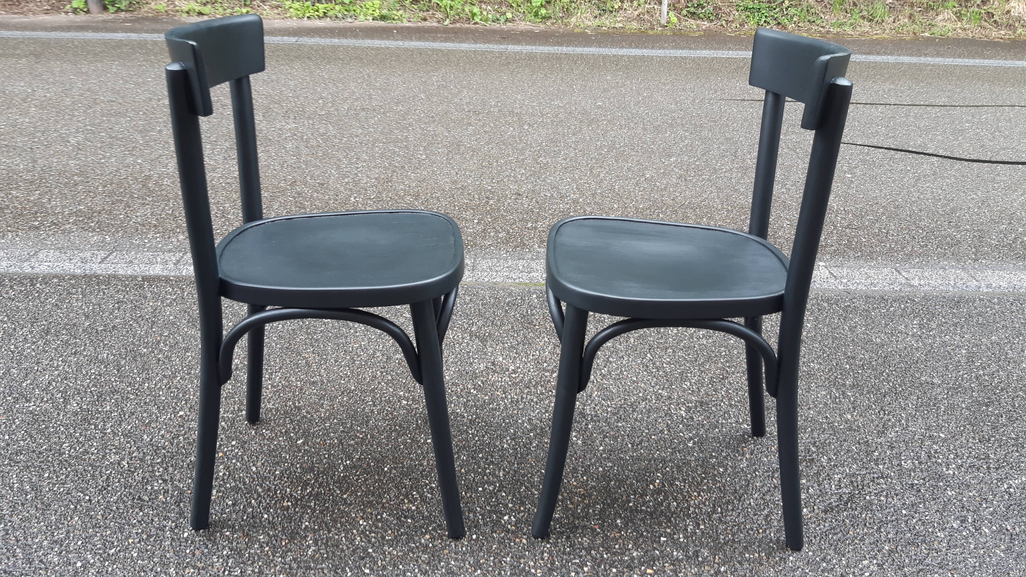 Set of 2 vintage bistro chairs
