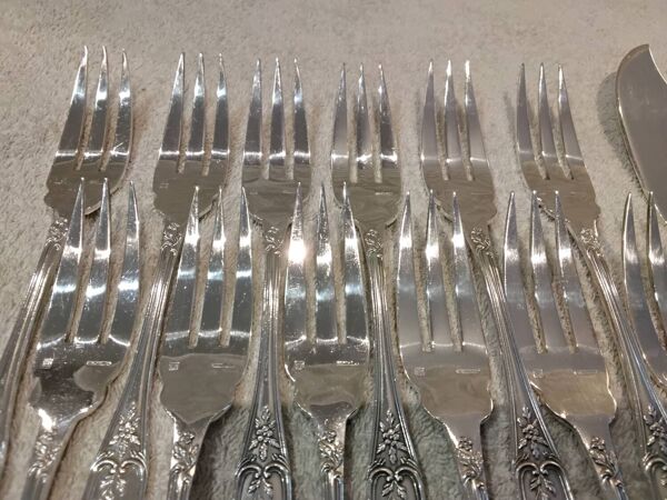 12 fourchettes 12 couteaux a poisson metal argente Boulenger LXV