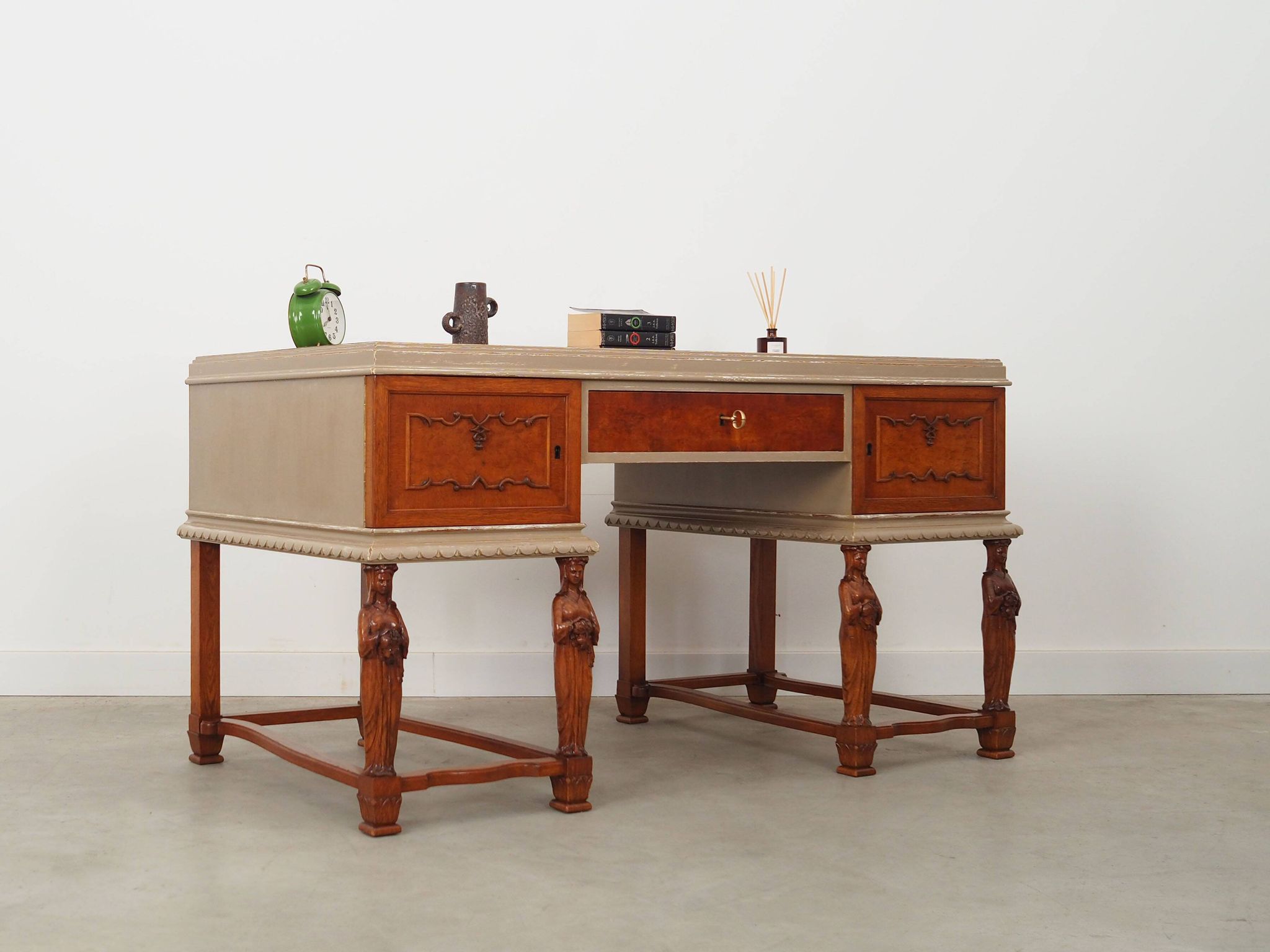 Bureau en chêne, design danois, années 1950, production : Danemark