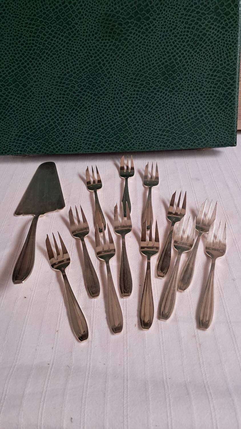 Cutlery set of 12 forks and silver-plated cake server