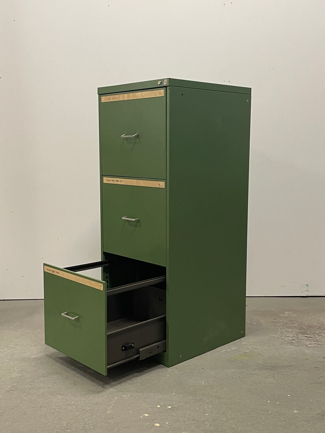 Metal filing cabinet with 3 drawers, 1970s.