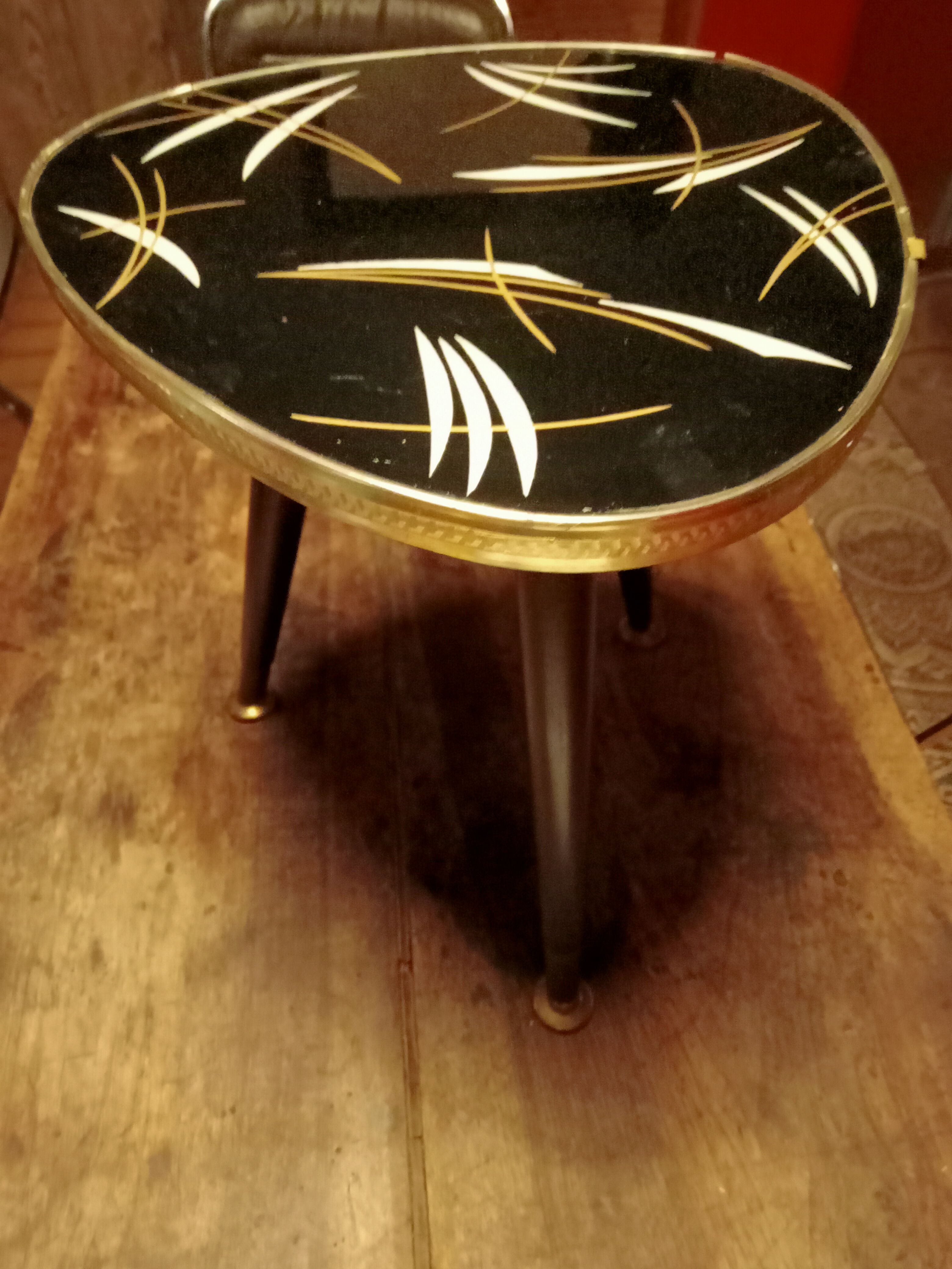 Tripod sofa end