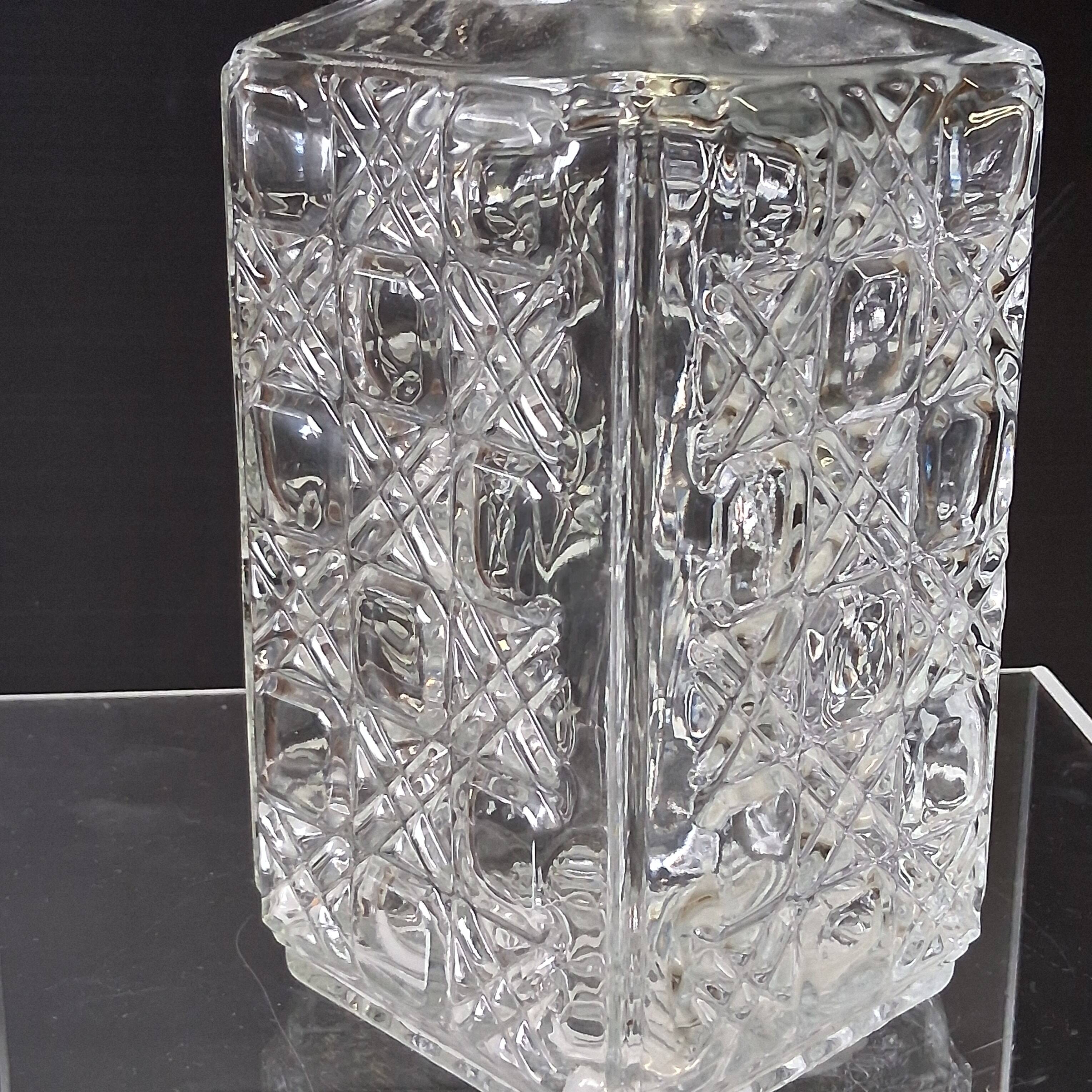 Very nice whisky/juice carafe in glass in very good condition.