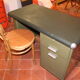 Bureau en métal kaki