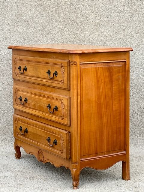 Cherry chest of drawers
