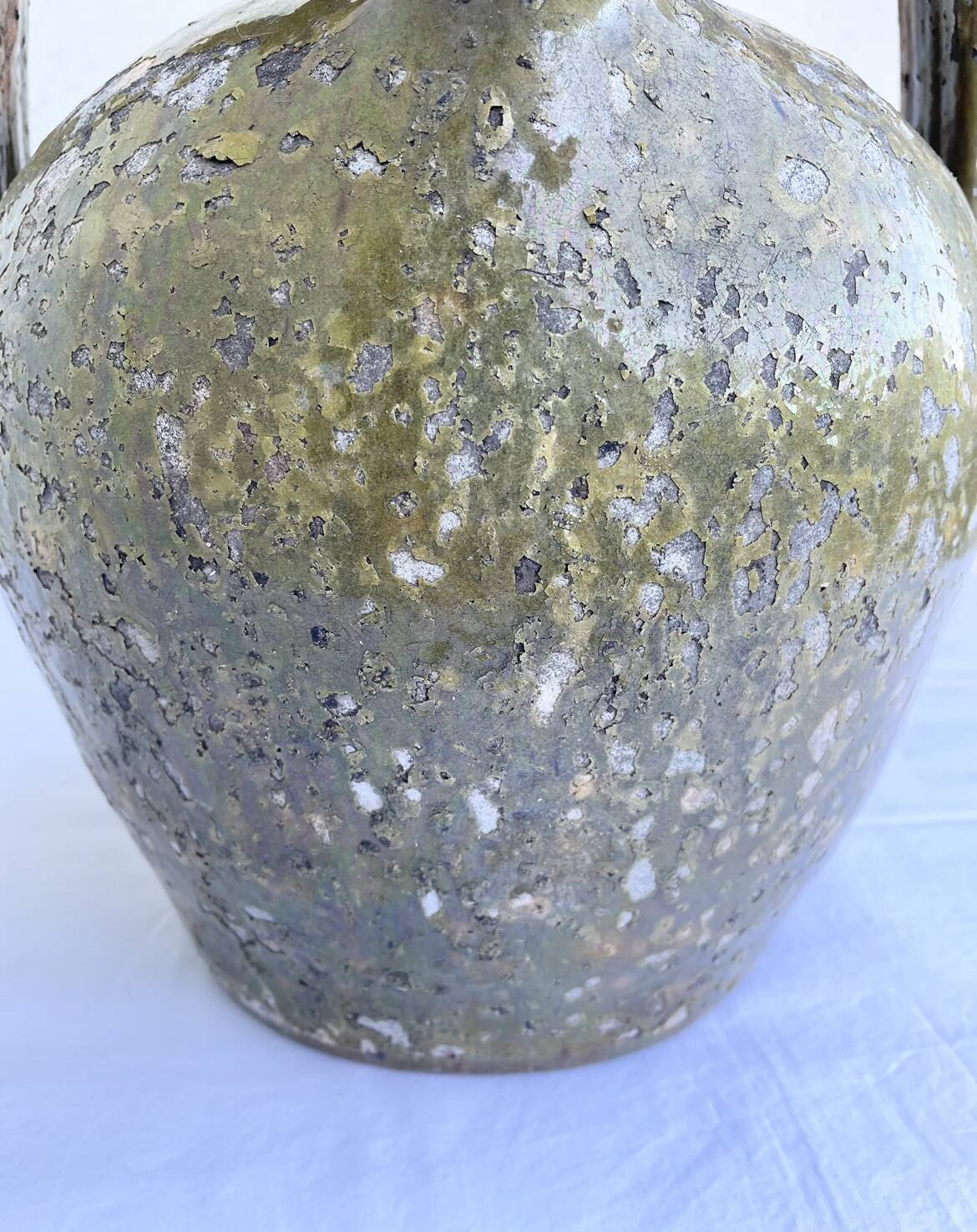Ancient oil jar in glazed terracotta, khaki green — Auvergne, Lezou
