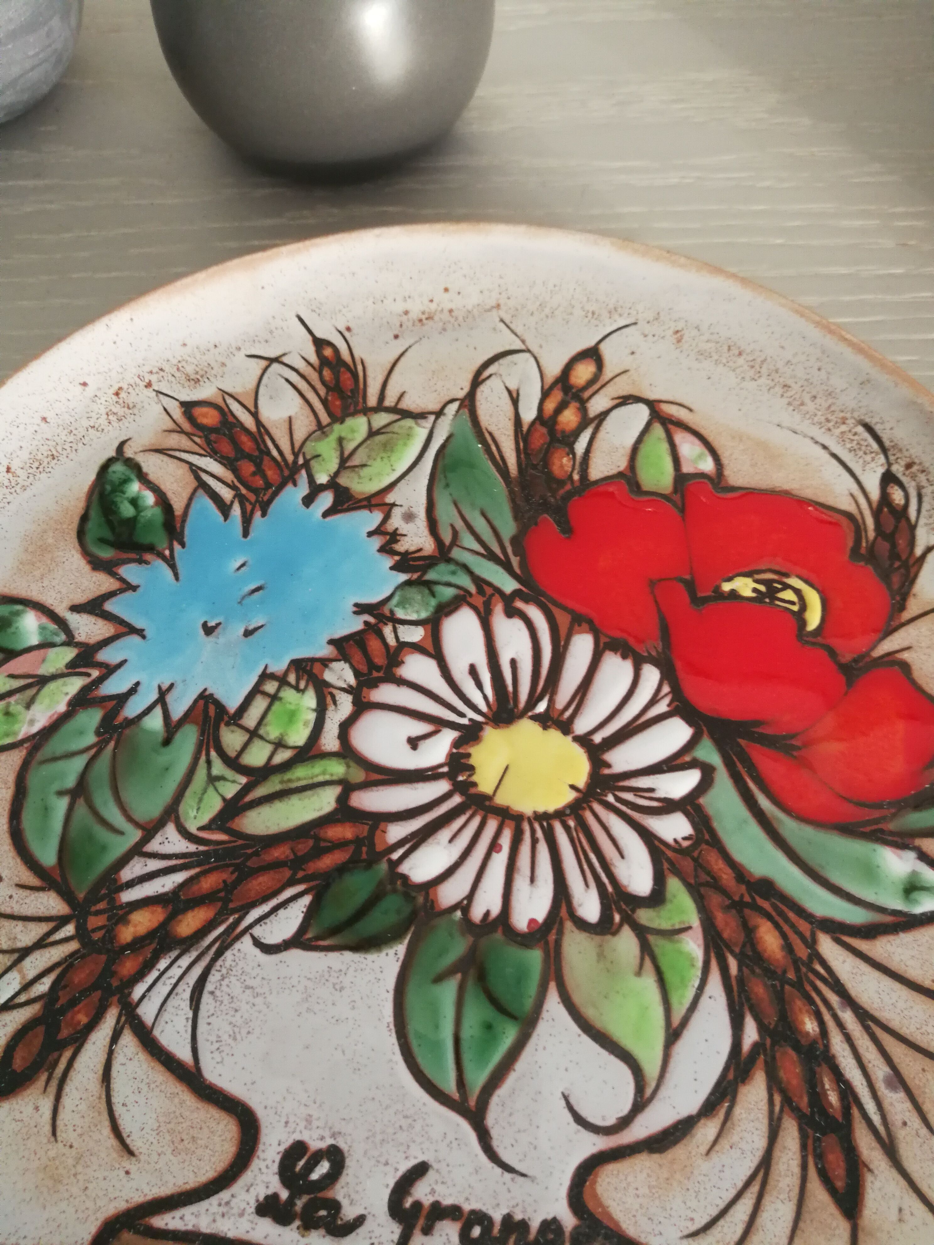 Plate vallauris '' la grange'' flowers