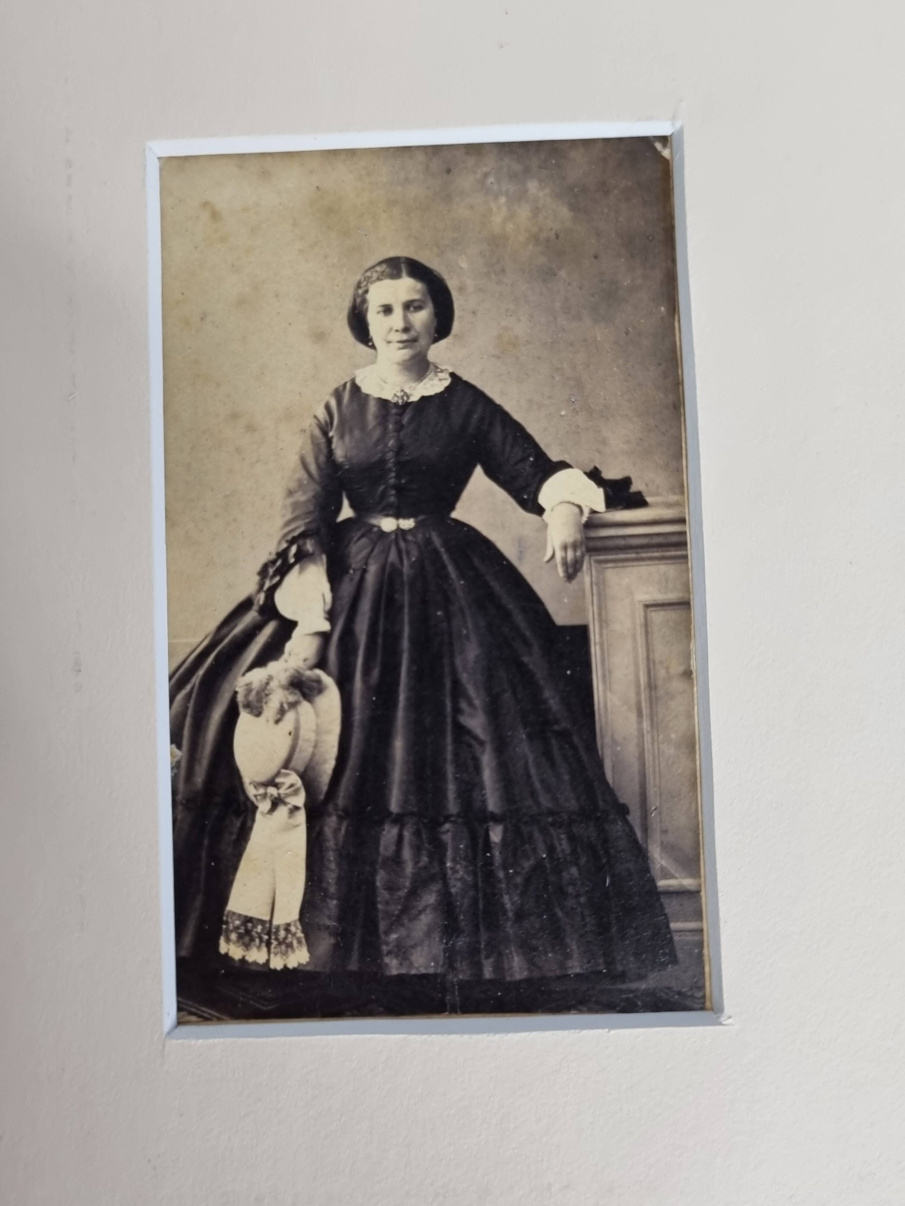 Set of 6 old photographs, 19th century studio portraits, men, women and children