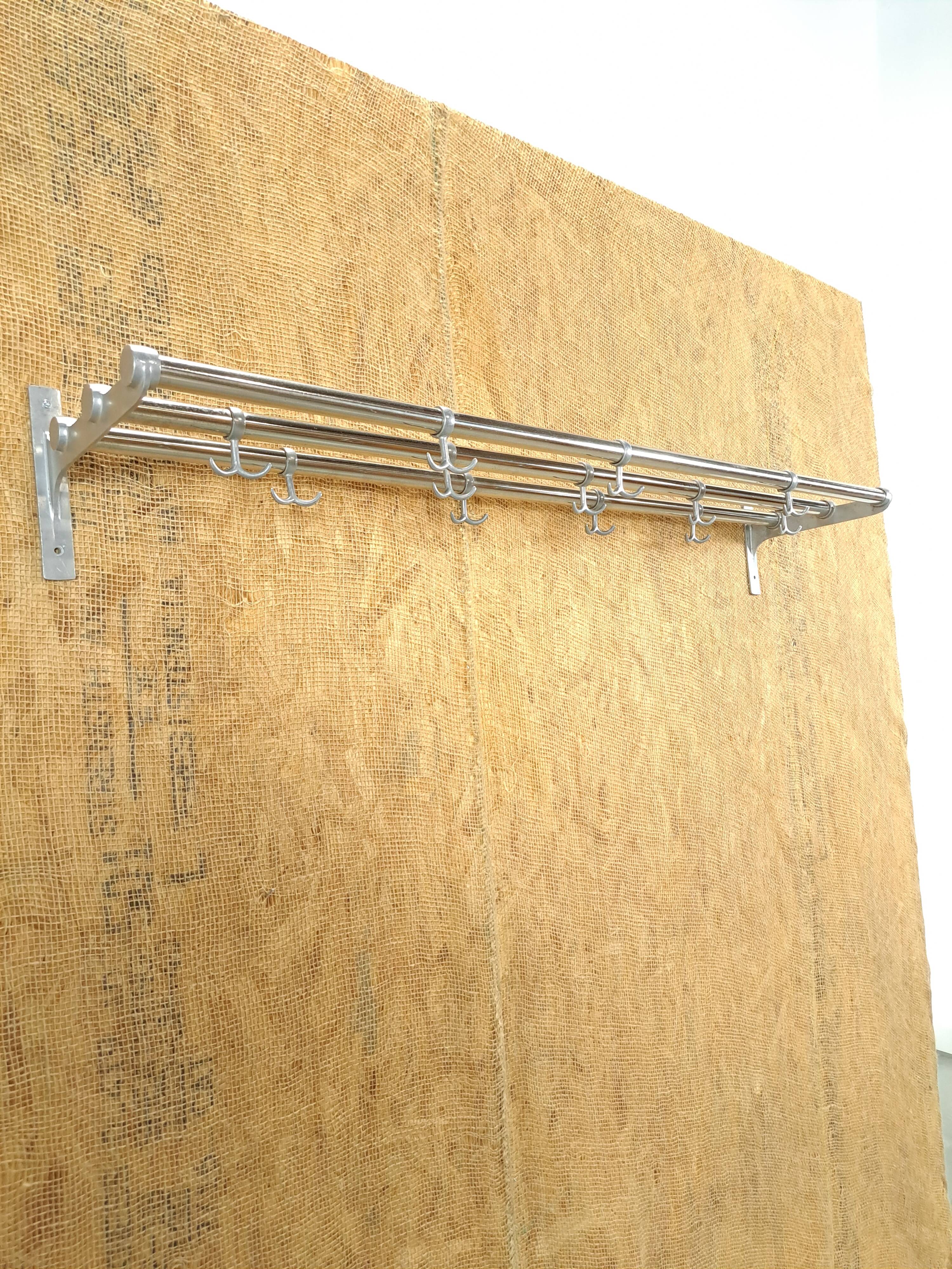 Grand porte-manteau en forme de train, provenant de Suède, n° 9
