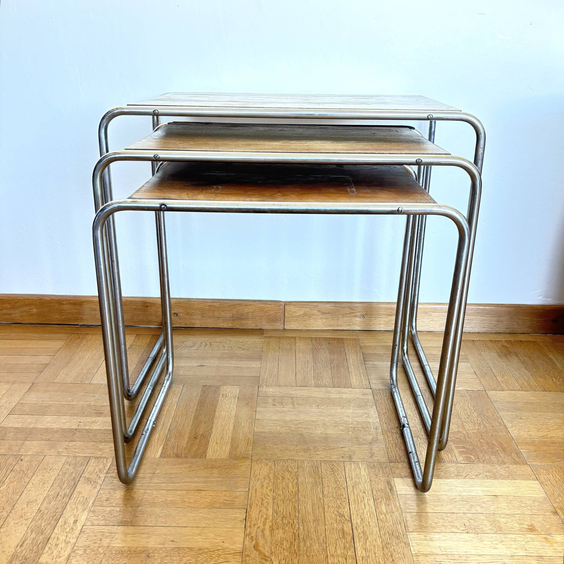 Functionalist nesting tables B9