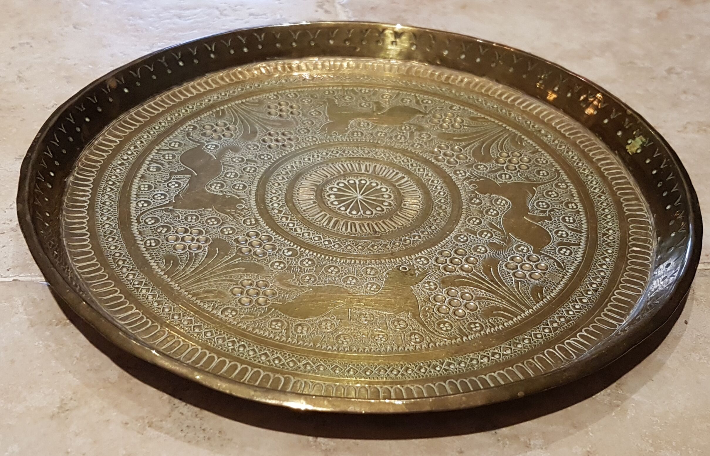 Tea tray carved and hand carved by hand of Moroccan origin