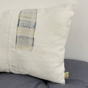 Coussin artisanal en toile ancienne style Kilim