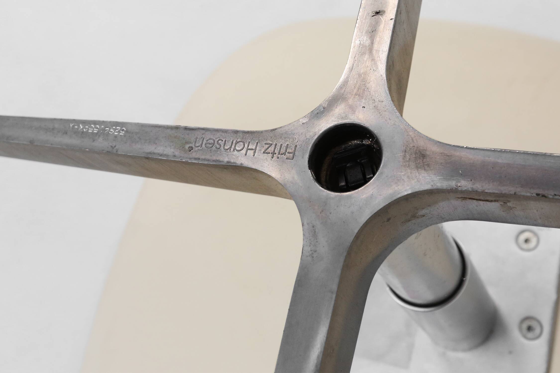 Set of two leather Swan chairs by Arne Jacobsen for Fritz Hansen