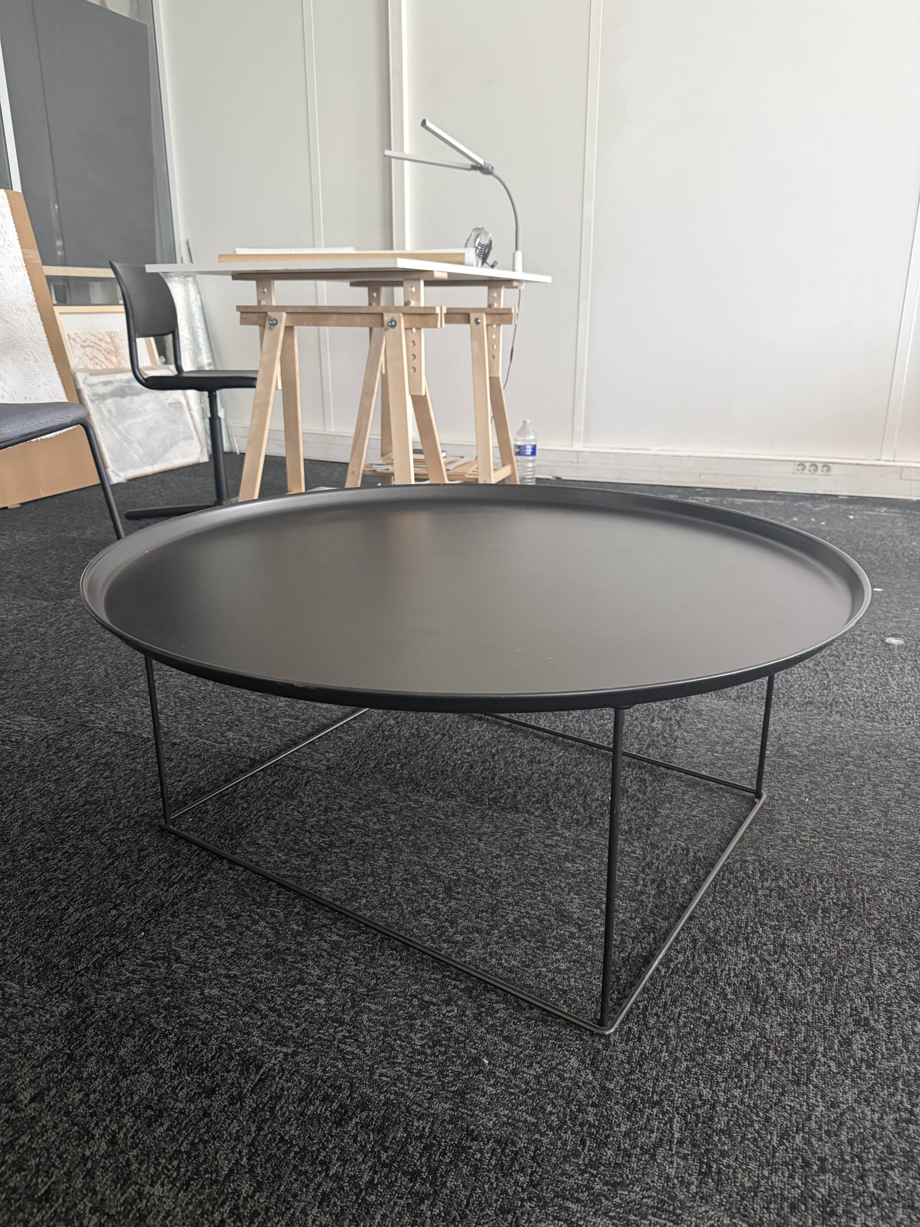 Black table B&B Italia by Patricia Urquiola