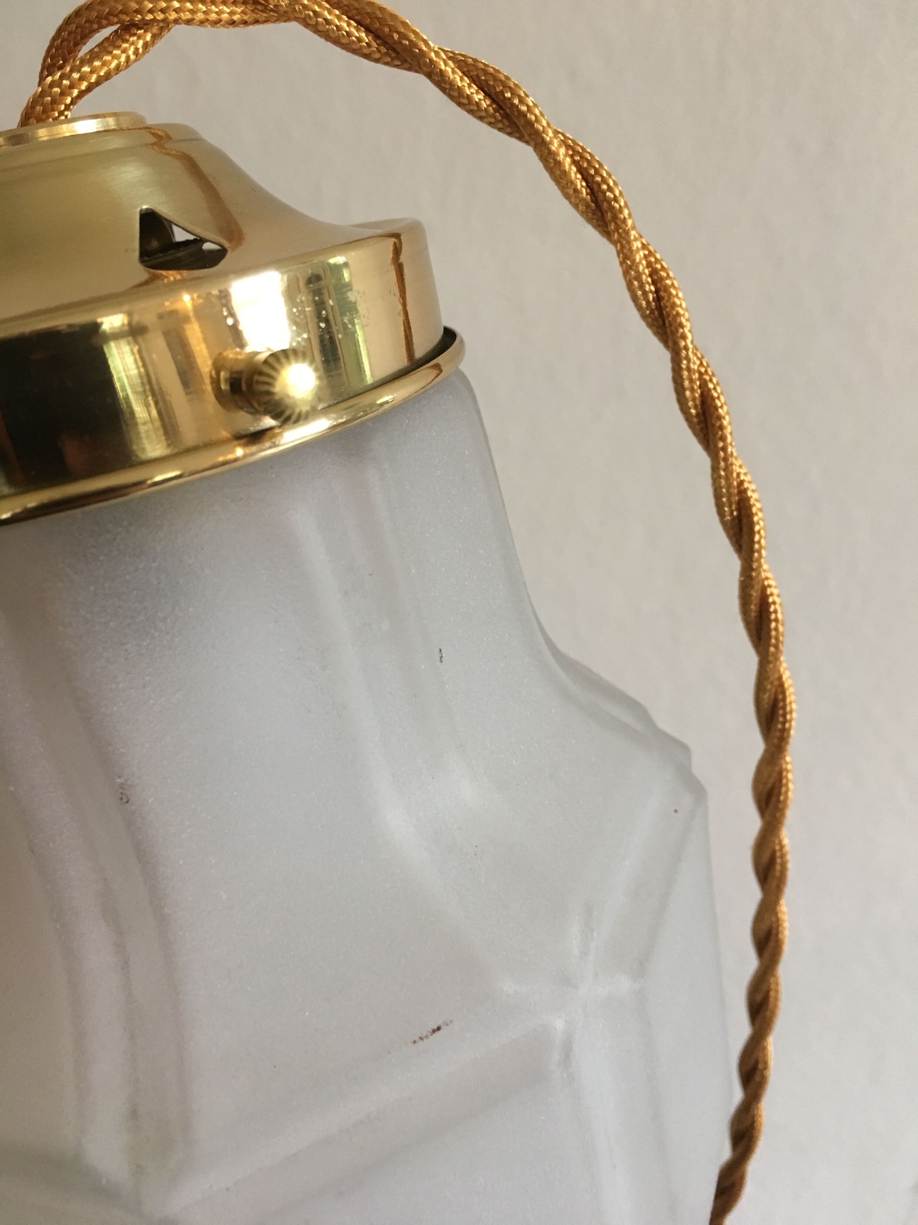 Pendant light globe art deco in frosted glass