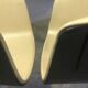 Paire de fauteuils en cuir beige