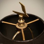 Paire de lampes de table impressionnantes par Lam Lee pour Leeazanne, années 1990.