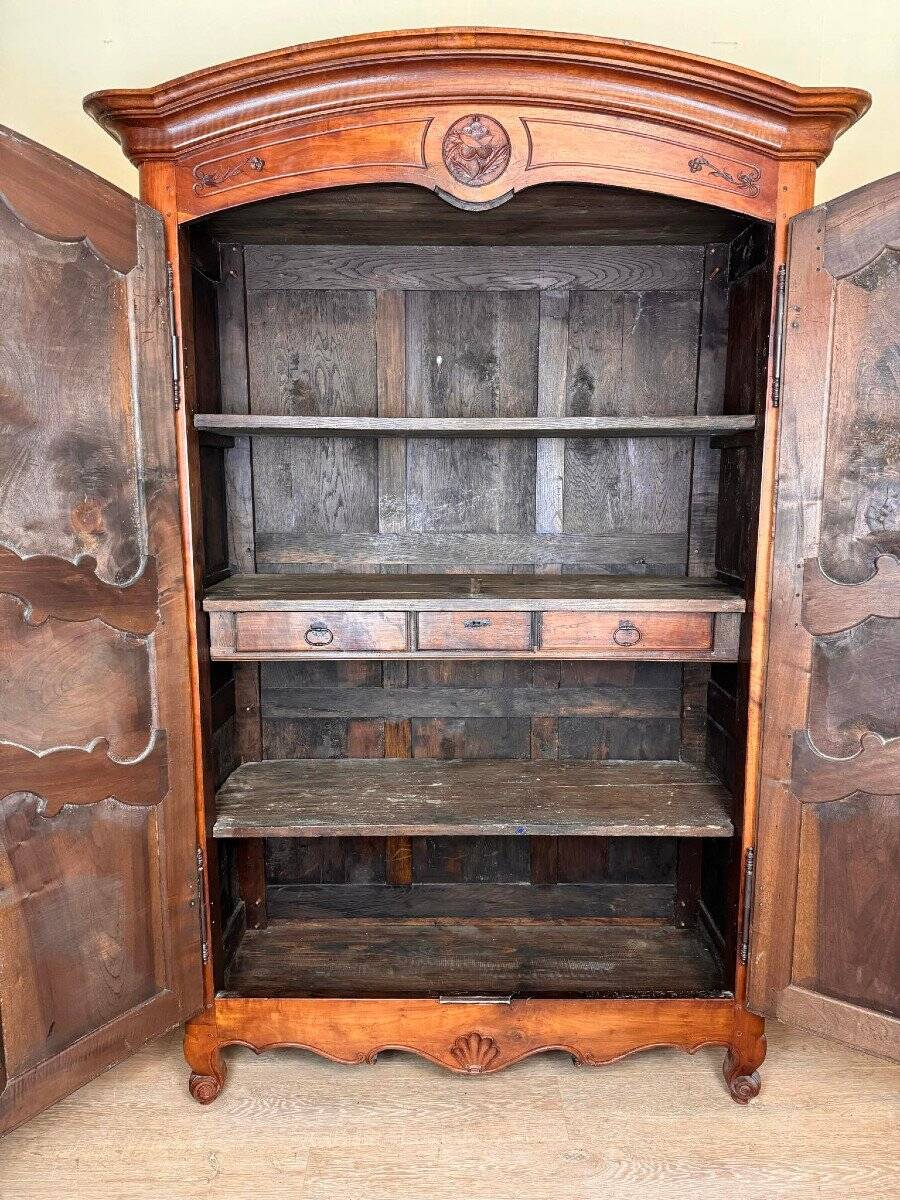 Charolaise cabinet Louis XV period called "napkin folds" solid walnut