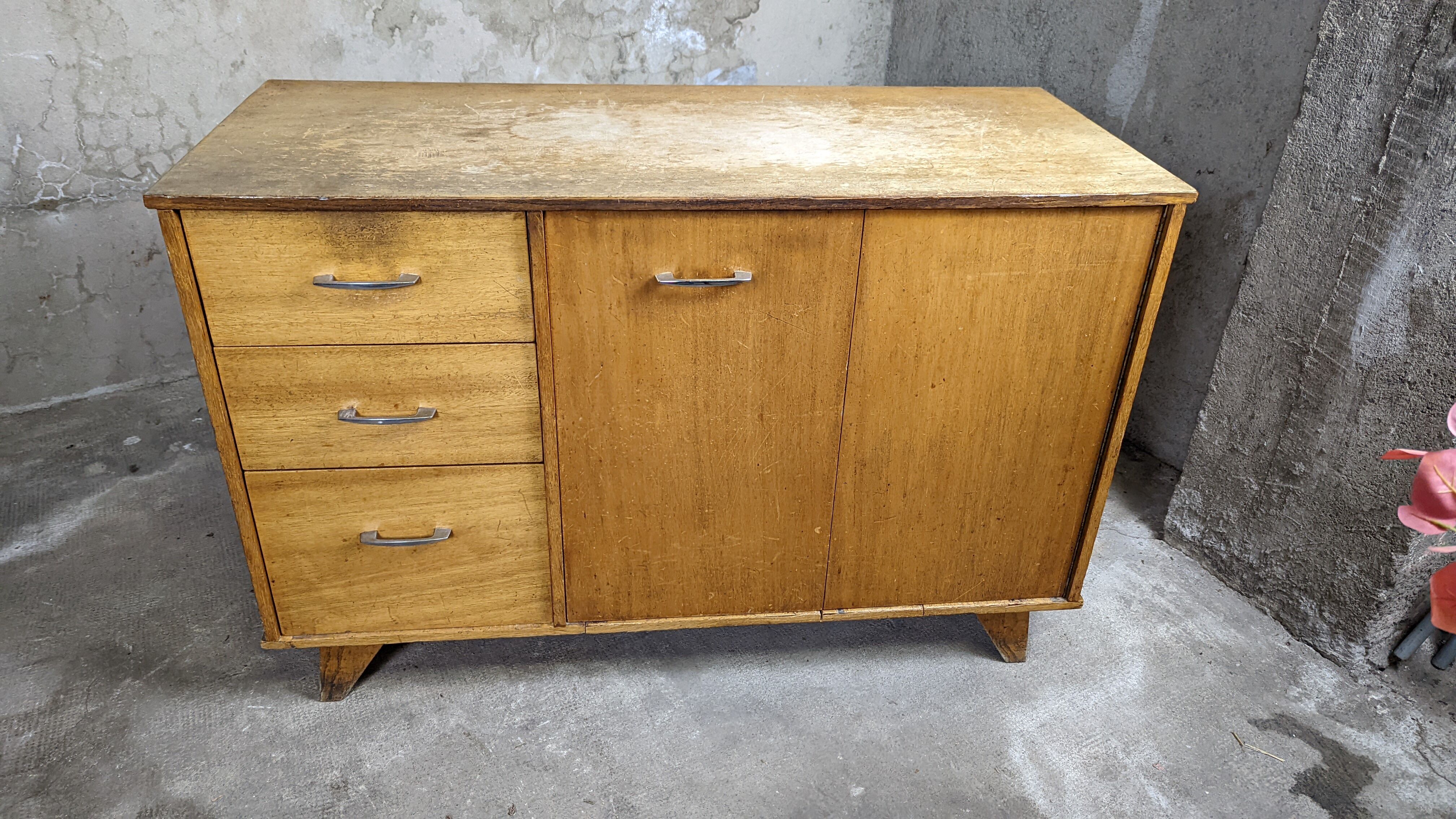 Commode pied compas scandinave