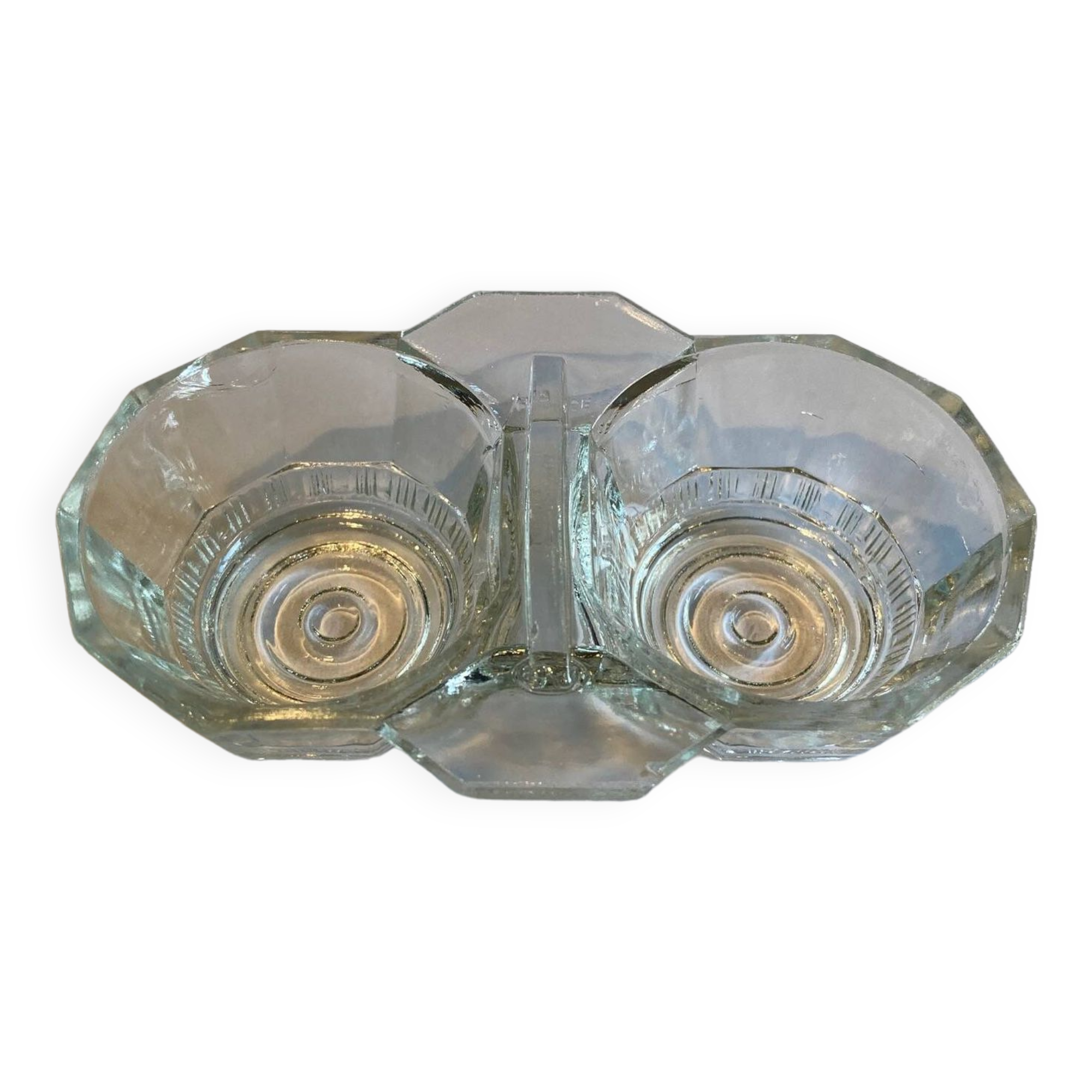 Retro salt and pepper shakers, in molded glass