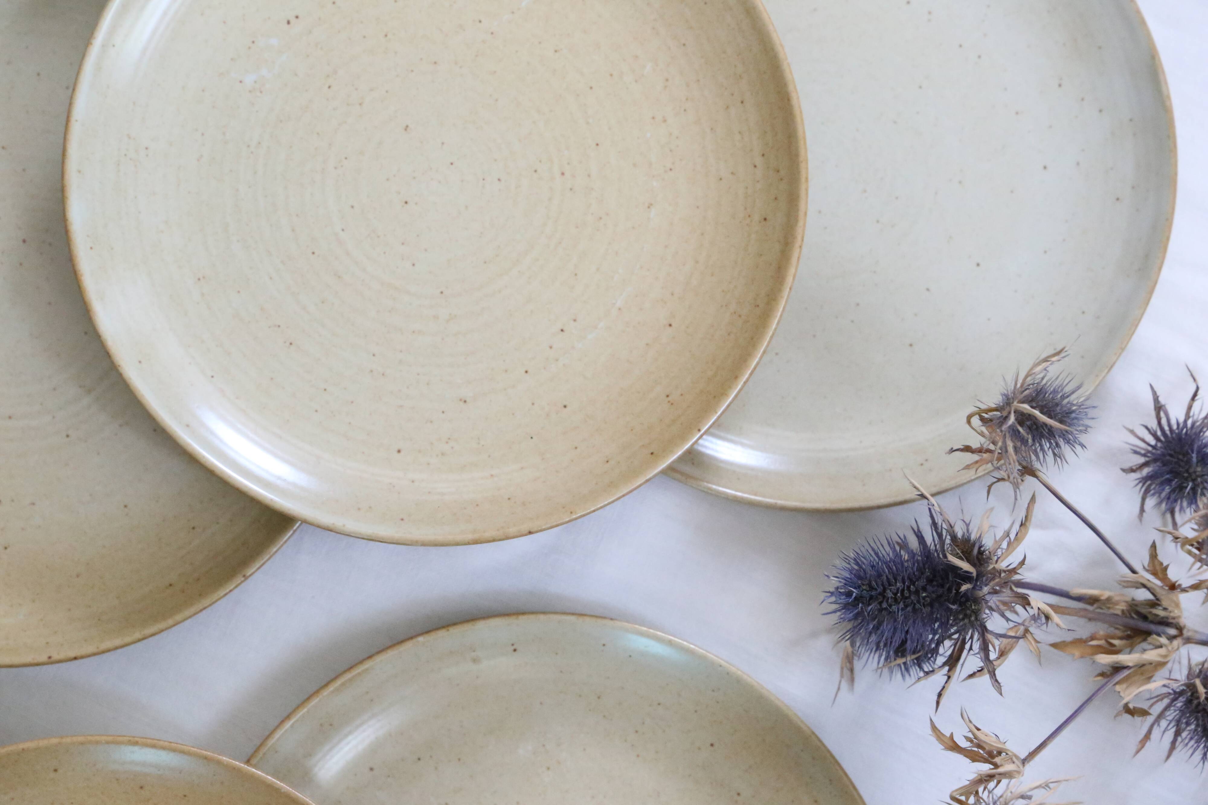 Set of 6 flat plates in sandstone, Sandstone village, vintage French