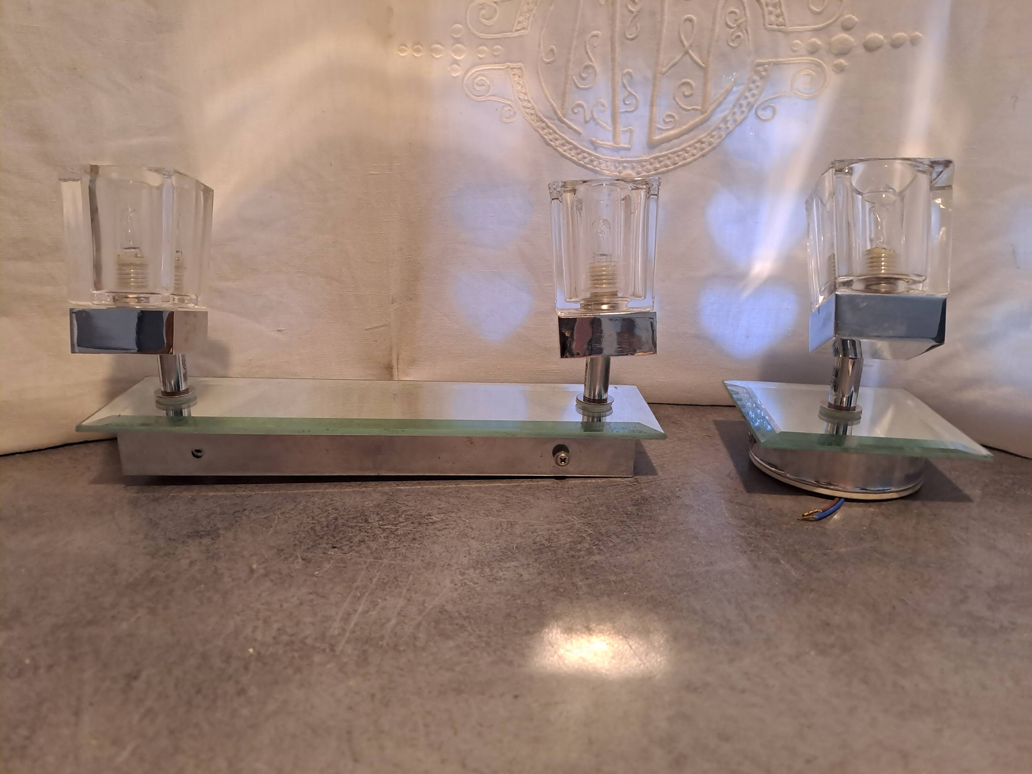 Lot d'appliques murale une double et une simple 2000 métal argenté et verre dépoli