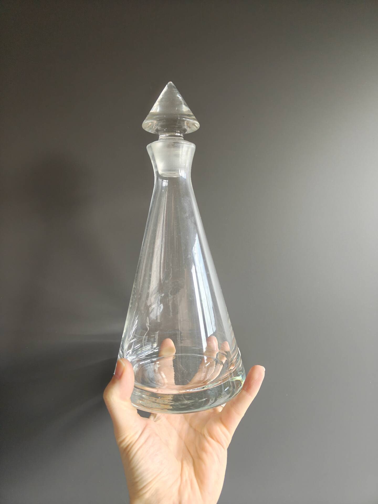 Wine carafe