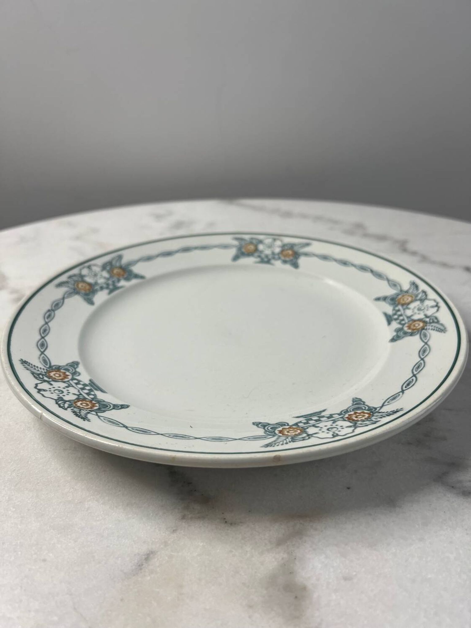 Assiette plate St Amand Corbeille de fleurs