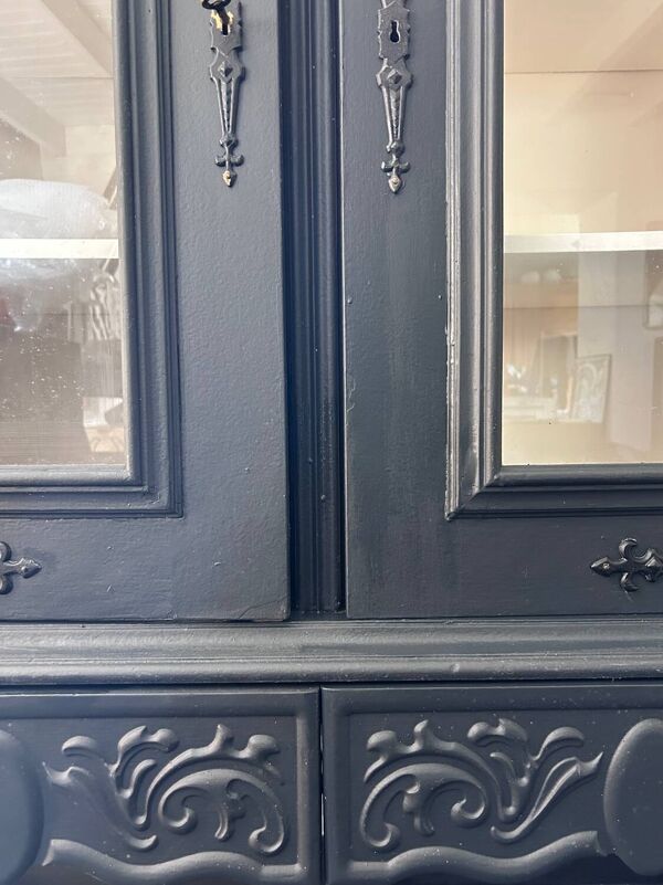 Buffet vitrine de style colonial