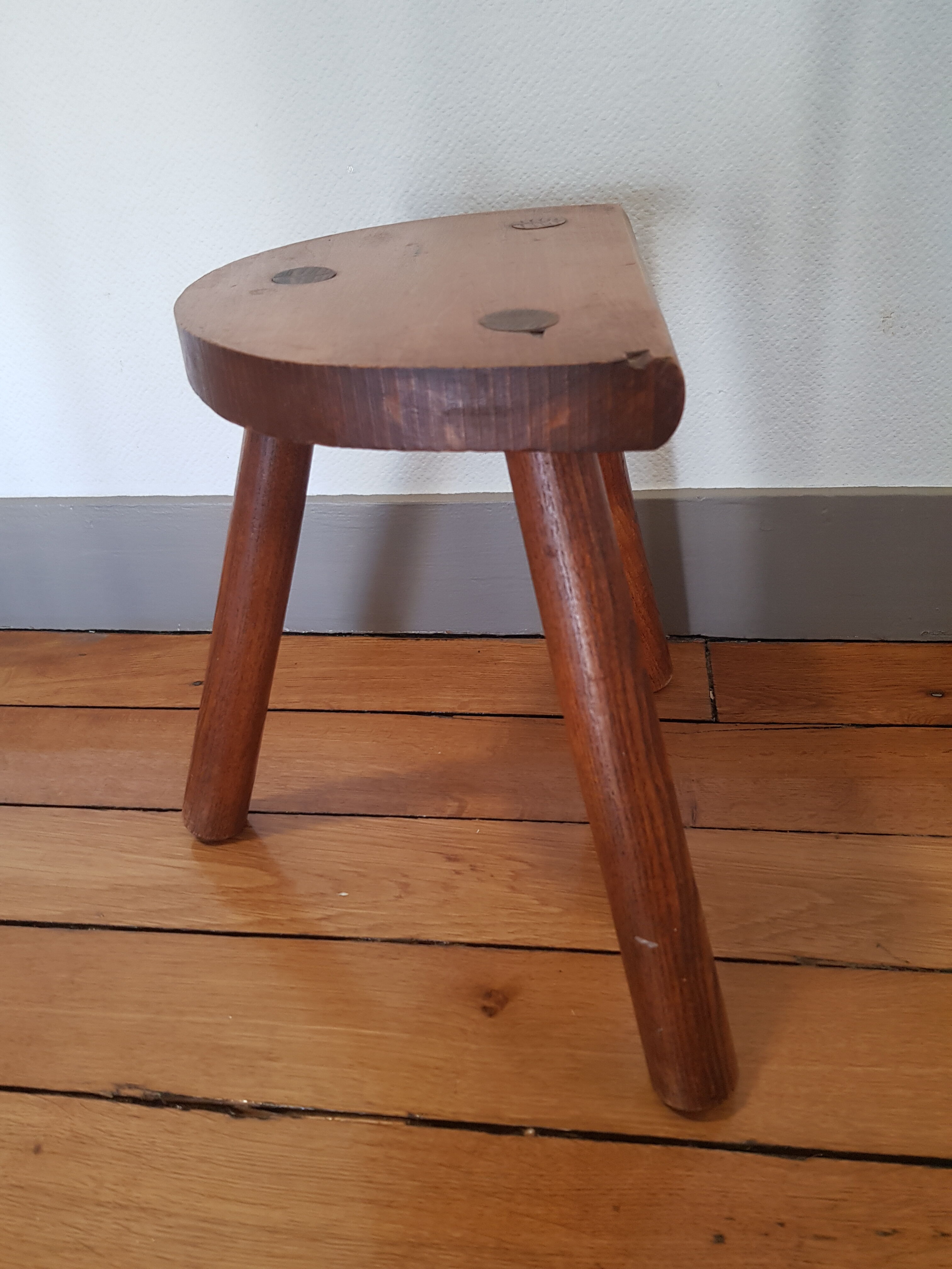 Tripod tabouret